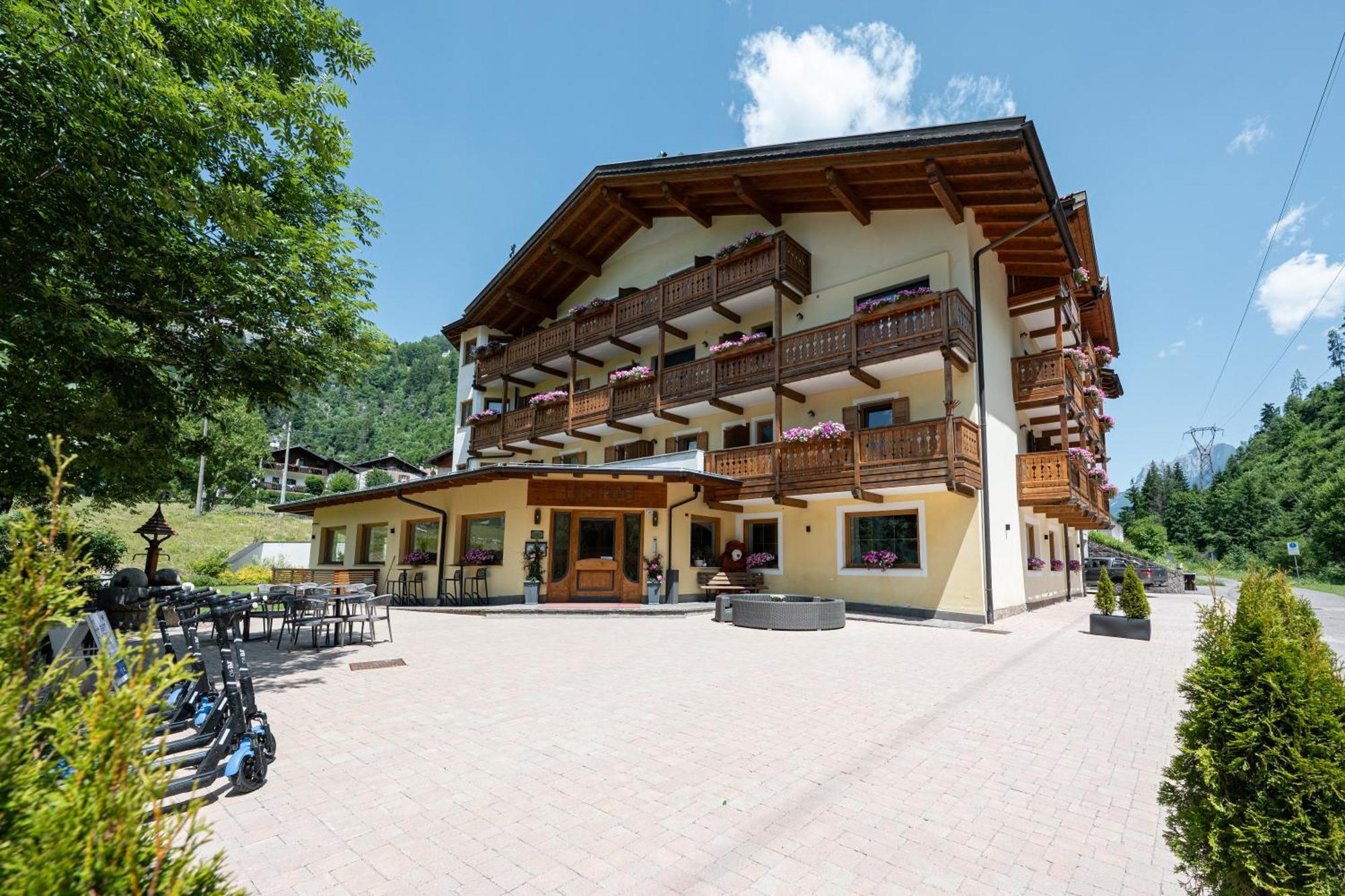 Flos Hotel Moena Esterno foto